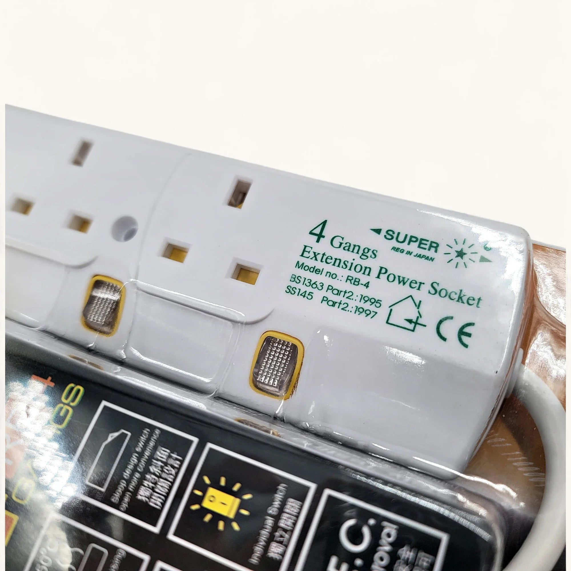Super-RB-4-拖板-白色設計-4位獨立開關-3250W高負載-香港機電署認可